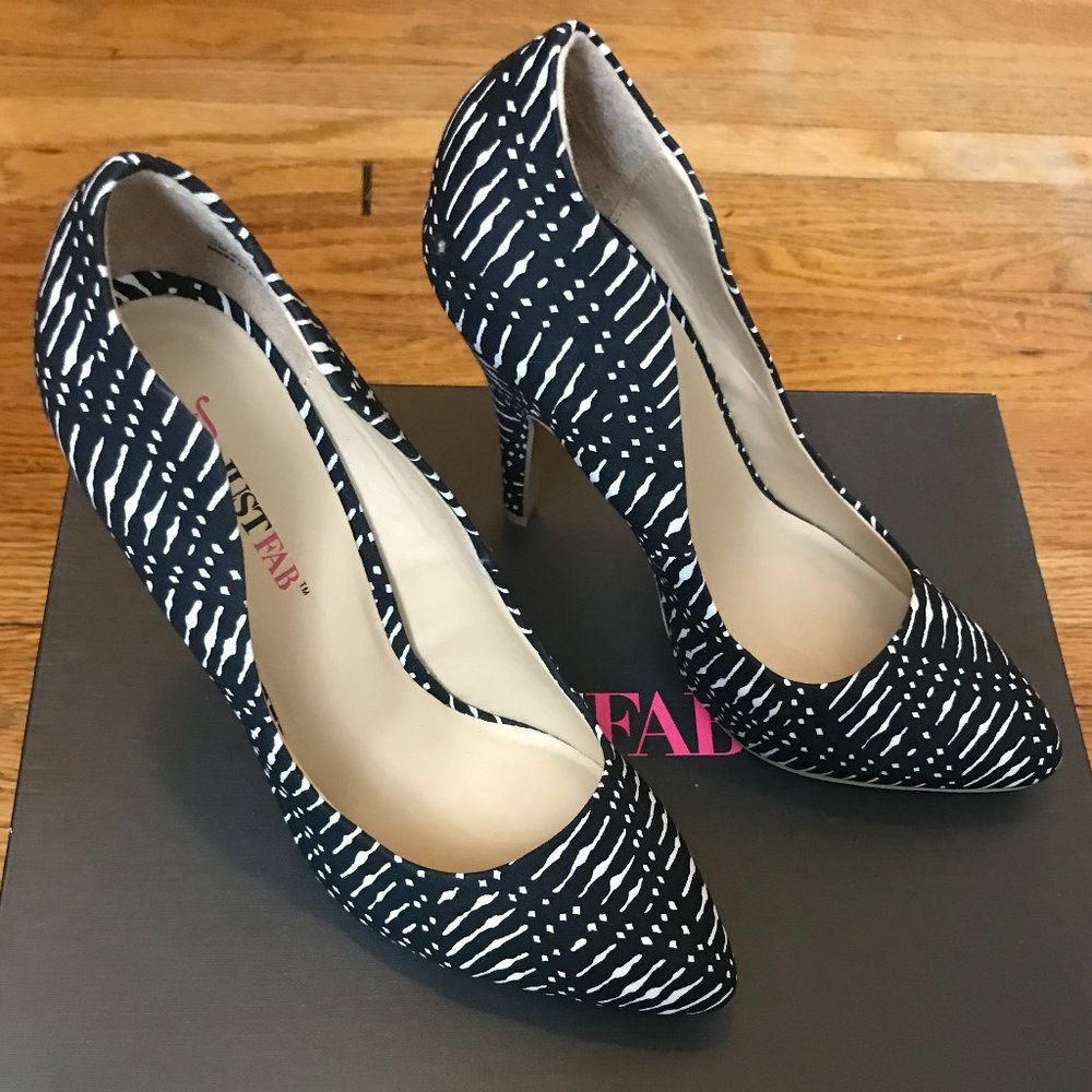 Basically NEW JustFab Sz 7 Blk & Wht 4" Heels